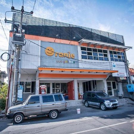 Reddoorz At Siwalankerto Surabaya Hotel Ngoại thất bức ảnh