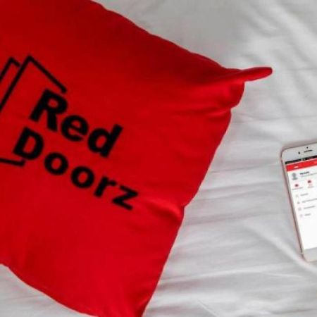 Reddoorz At Siwalankerto Surabaya Hotel Ngoại thất bức ảnh