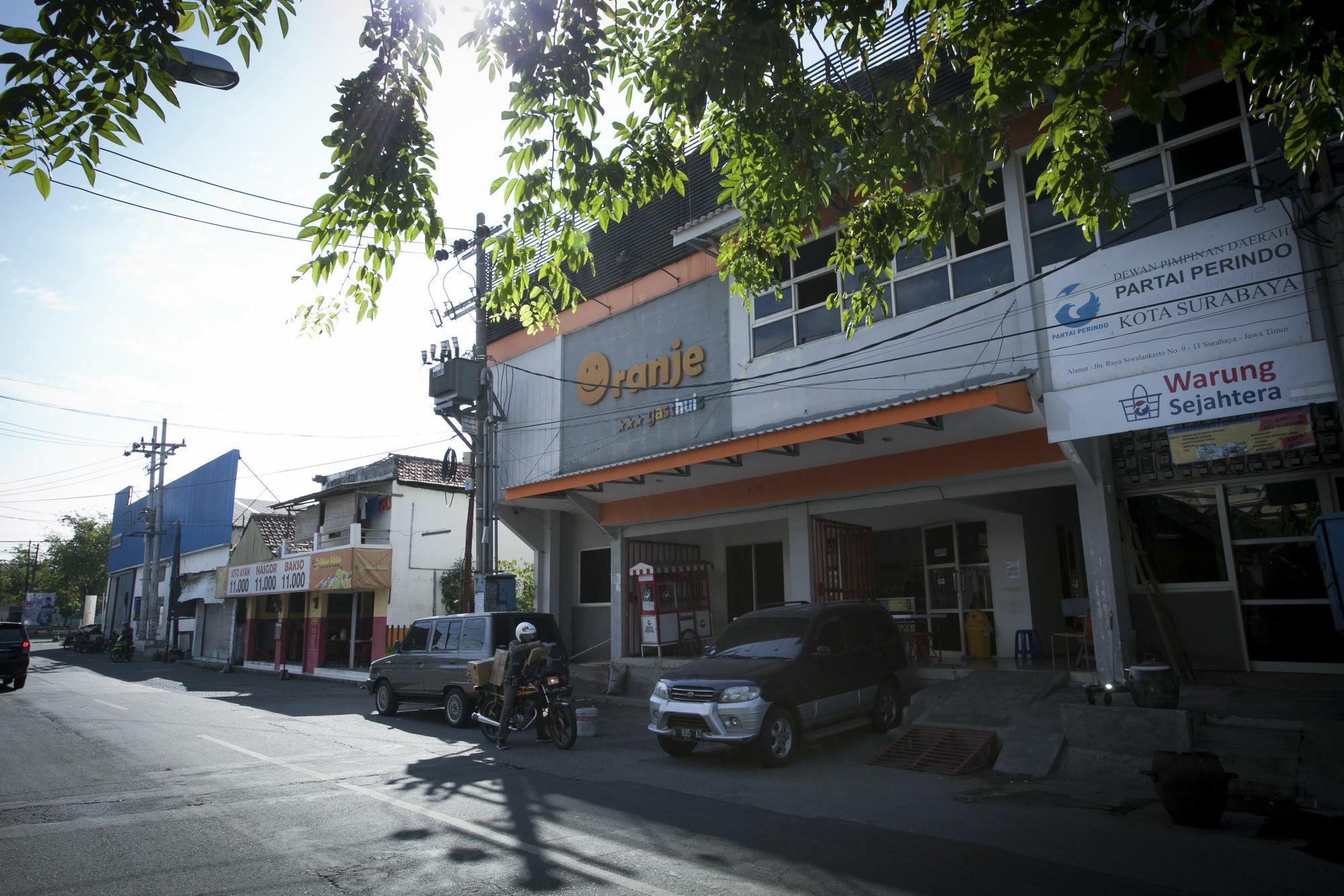 Reddoorz At Siwalankerto Surabaya Hotel Ngoại thất bức ảnh