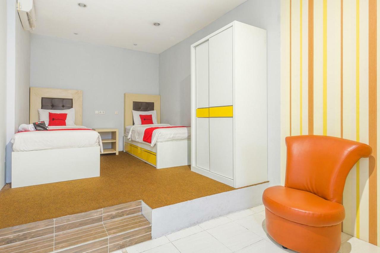 Reddoorz At Siwalankerto Surabaya Hotel Ngoại thất bức ảnh