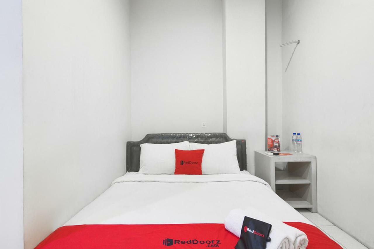 Reddoorz At Siwalankerto Surabaya Hotel Ngoại thất bức ảnh
