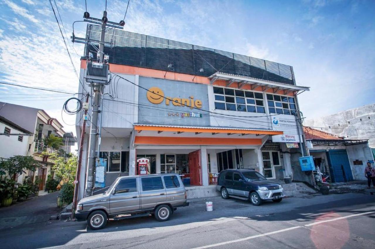 Reddoorz At Siwalankerto Surabaya Hotel Ngoại thất bức ảnh